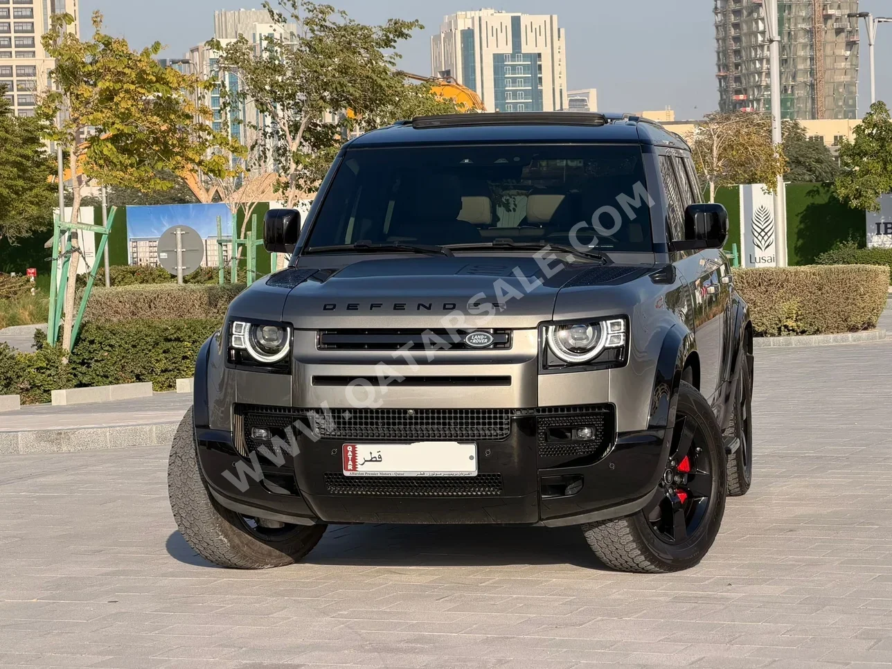 لاند روفر  ديفيندر  110 اتش اس اي  2021  اوتوماتيك  92,000 كم  6 سلندر  دفع رباعي  اس يو في  رمادي