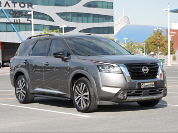 Nissan  Pathfinder  SL  2022  Automatic  43,500 Km  6 Cylinder  Four Wheel Drive (4WD)  SUV  Gray  With Warranty