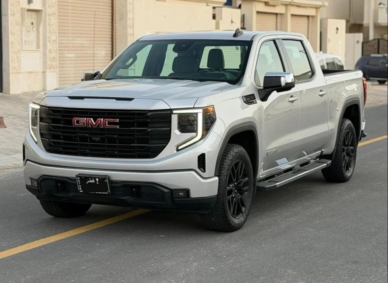 GMC  Sierra  Elevation  2022  Automatic  3,800 Km  8 Cylinder  Four Wheel Drive (4WD)  Pick Up  Silver