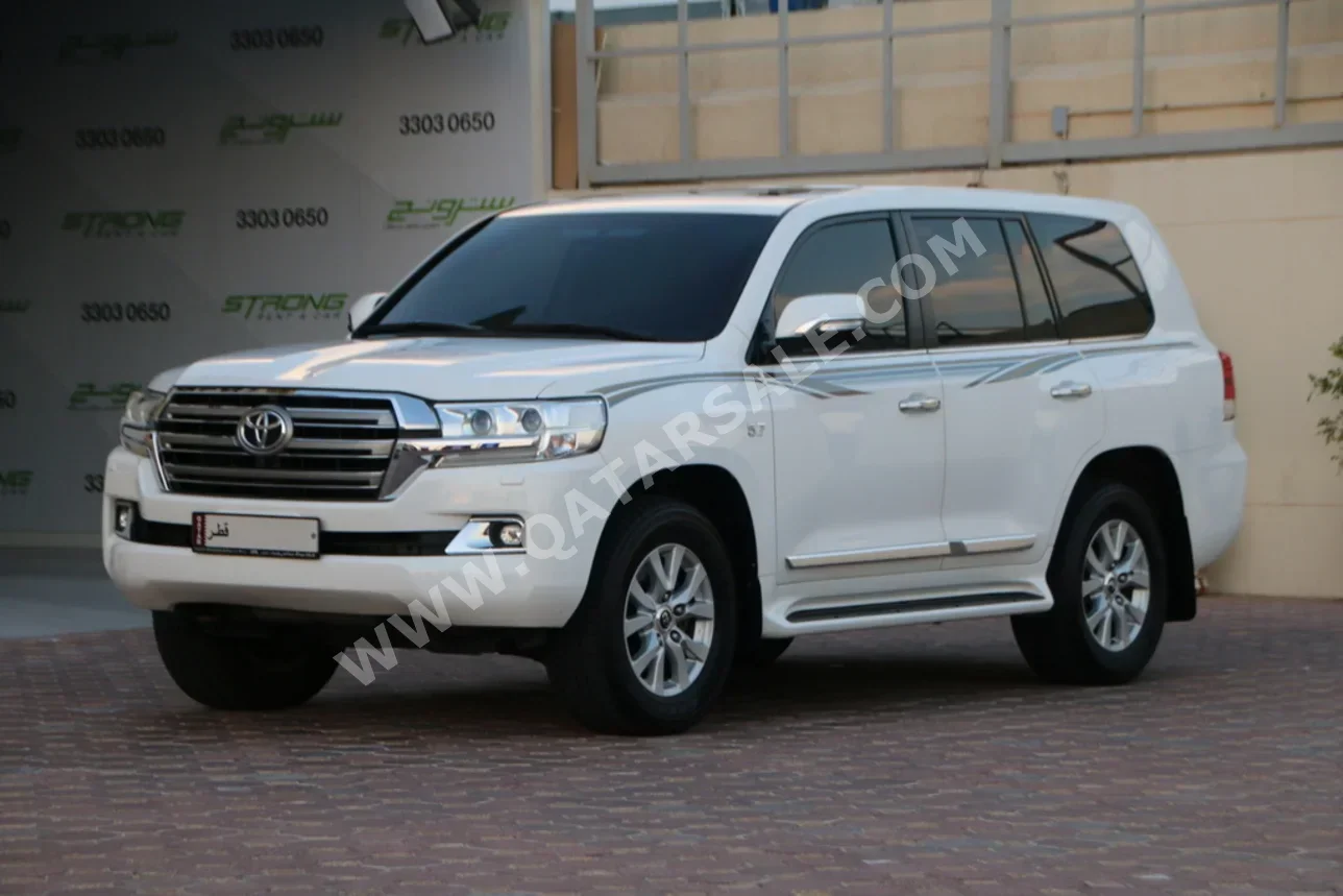 Toyota  Land Cruiser  VXR  2017  Automatic  267,000 Km  8 Cylinder  Four Wheel Drive (4WD)  SUV  White
