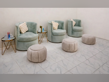 الأرائك والكنب والكراسي طقم كنب - مخمل - مع طاولة وطاولات جانبية