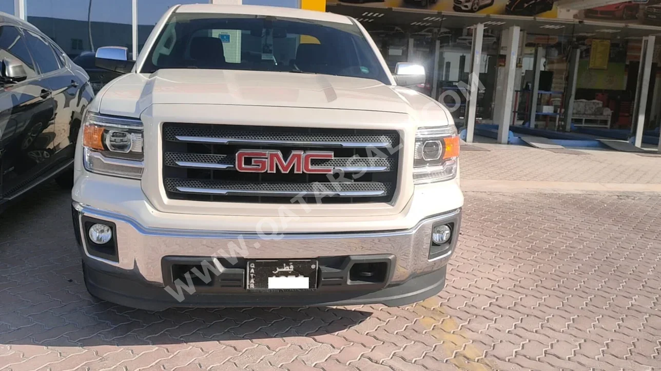 GMC Sierra 2015 Automatic 306,000 Km 8 Cylinder Four Wheel Drive (4WD) Pick Up White