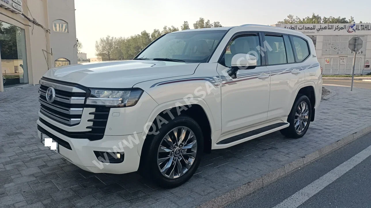 Toyota  Land Cruiser  GXR  2022  Automatic  194,000 Km  6 Cylinder  Four Wheel Drive (4WD)  SUV  White