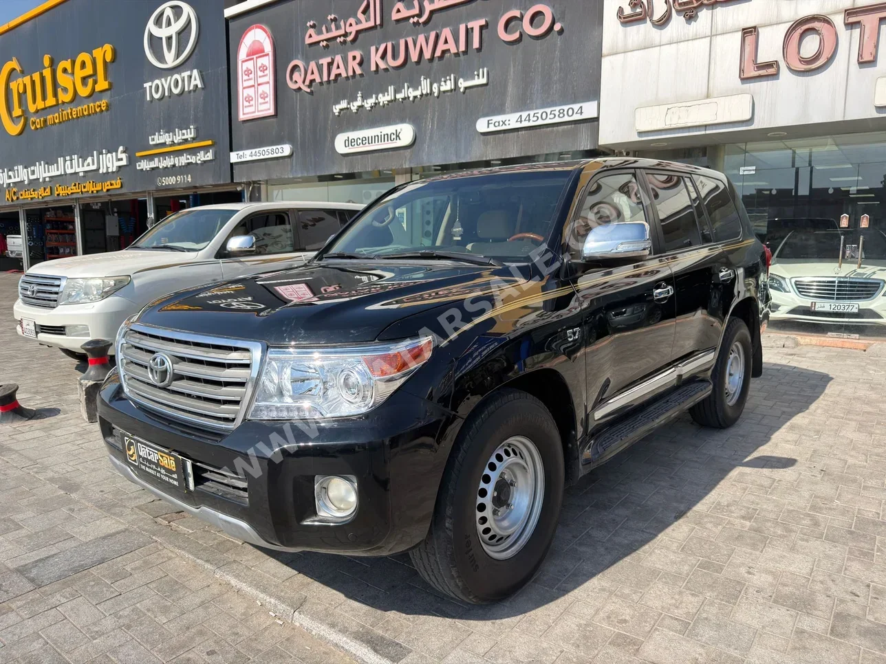 Toyota Land Cruiser VXR 2015 Automatic 340,000 Km 8 Cylinder Four Wheel Drive (4WD) SUV Black