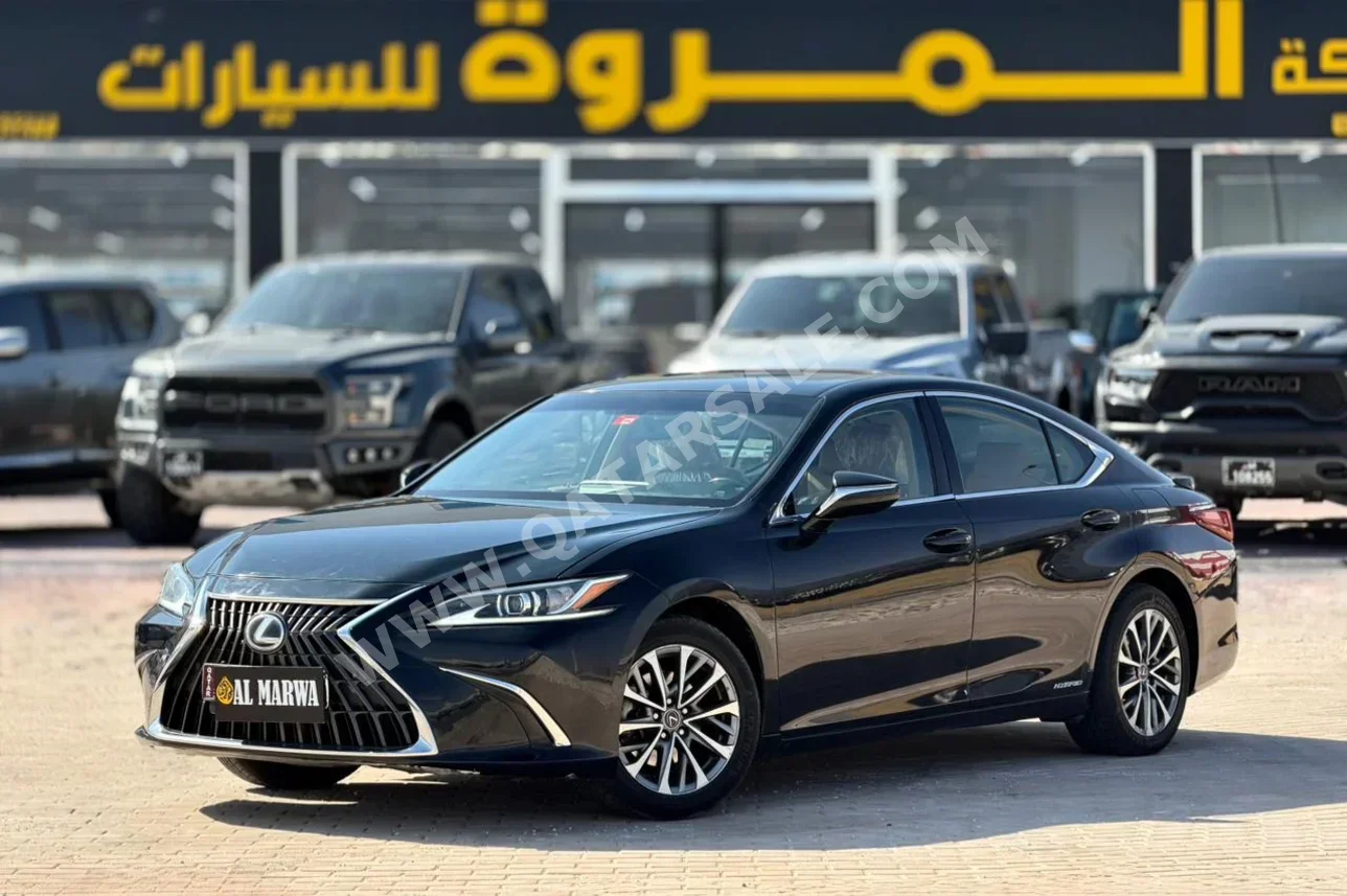 لكزس إيه أس 300h 2022 اوتوماتيك 55,000 كم 6 سلندر دفع خلفي سيدان أسود