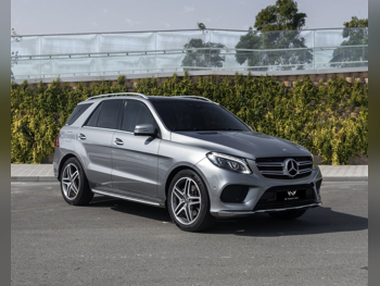 مرسيدس - بنز  جي ال اي  400  2016  اوتوماتيك  195,000 كم  6 سلندر  دفع رباعي  اس يو في  رمادي