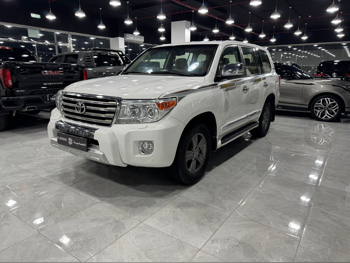 Toyota  Land Cruiser  GXR  2015  Automatic  300,000 Km  6 Cylinder  Four Wheel Drive (4WD)  SUV  White