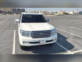 تويوتا  لاند كروزر  في اكس ار  2010  اوتوماتيك  483,000 كم  8 سلندر  دفع رباعي  اس يو في  أبيض