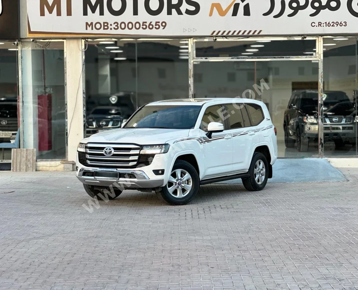 تويوتا  لاند كروزر  جي اكس ار توين توربو  2022  اوتوماتيك  67,000 كم  6 سلندر  دفع رباعي  اس يو في  أبيض