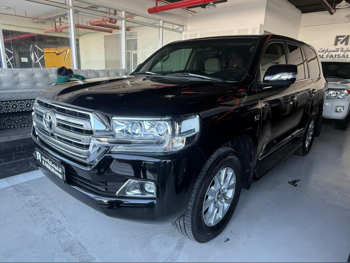 Toyota  Land Cruiser  VXR  2018  Automatic  206,000 Km  8 Cylinder  Four Wheel Drive (4WD)  SUV  Black