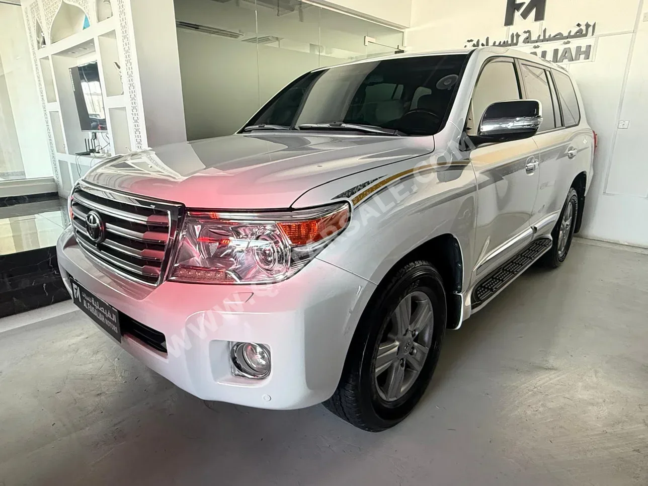 Toyota  Land Cruiser  VXR  2013  Automatic  276,000 Km  8 Cylinder  Four Wheel Drive (4WD)  SUV  White