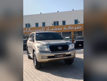 تويوتا  لاند كروزر  جي اكس  2010  اوتوماتيك  420,000 كم  6 سلندر  دفع رباعي  اس يو في  ذهبي