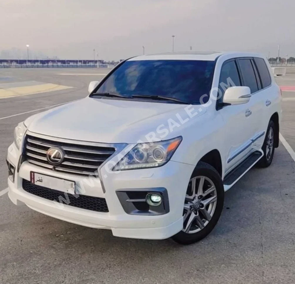 Lexus  LX  570 S  2015  Automatic  254,000 Km  8 Cylinder  Four Wheel Drive (4WD)  SUV  White and Red