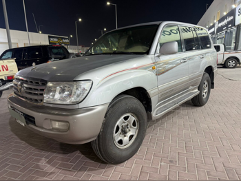 Toyota  Land Cruiser  VXR  2006  Automatic  290,000 Km  8 Cylinder  Four Wheel Drive (4WD)  SUV  Silver