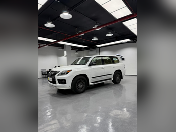 Lexus  LX  570  2015  Automatic  372,000 Km  8 Cylinder  Four Wheel Drive (4WD)  SUV  White