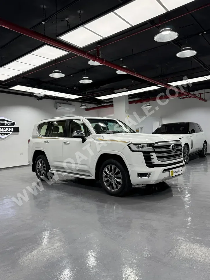 Toyota  Land Cruiser  VXR  2022  Automatic  162,000 Km  8 Cylinder  Four Wheel Drive (4WD)  SUV  White