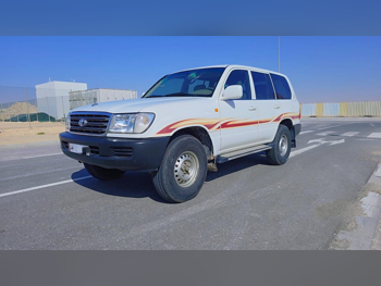 Toyota  Land Cruiser  GX  2004  Manual  182,000 Km  6 Cylinder  Four Wheel Drive (4WD)  SUV  White