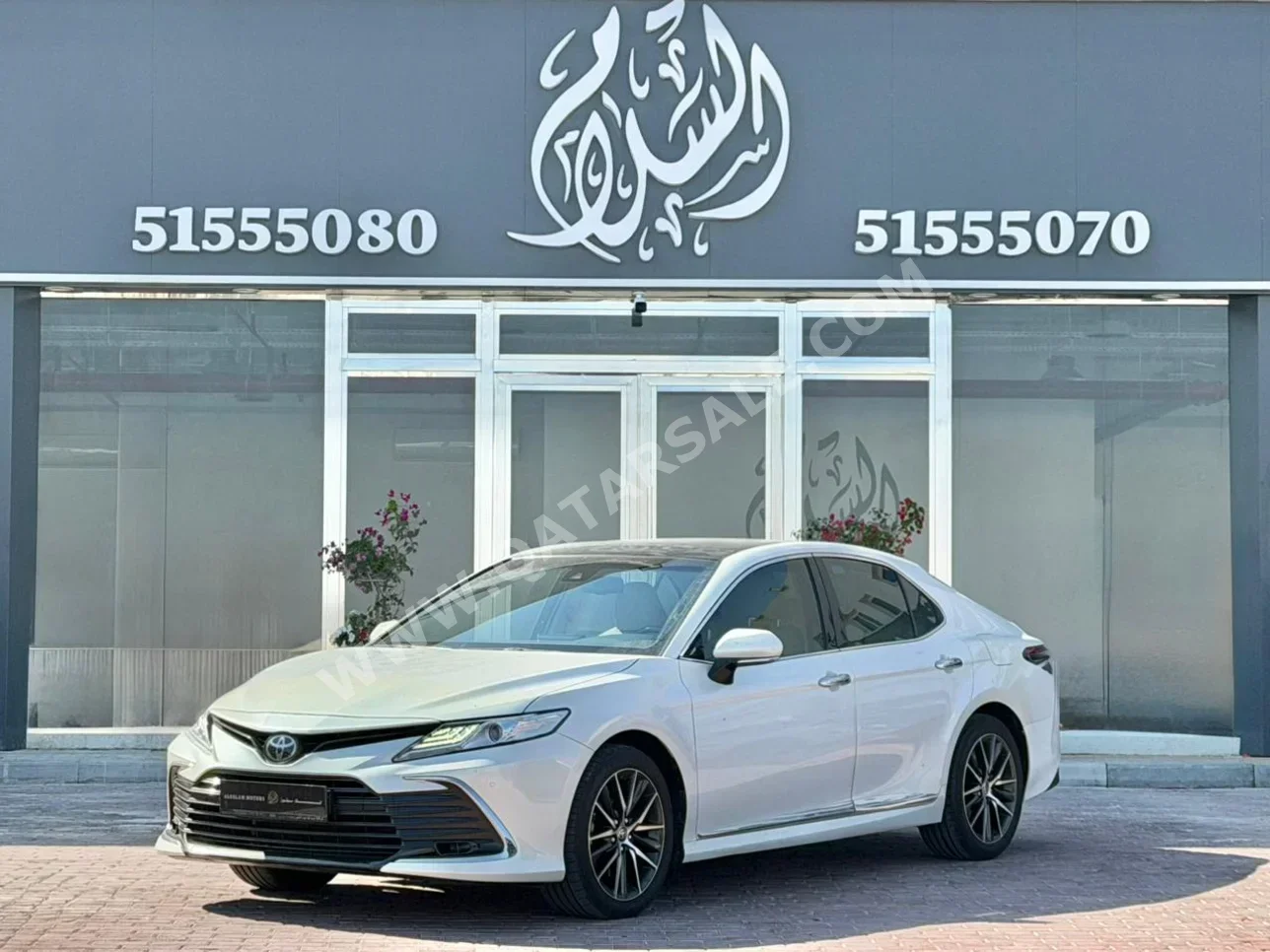 Toyota  Camry  Limited  2023  Automatic  85,000 Km  6 Cylinder  Front Wheel Drive (FWD)  Sedan  White  With Warranty