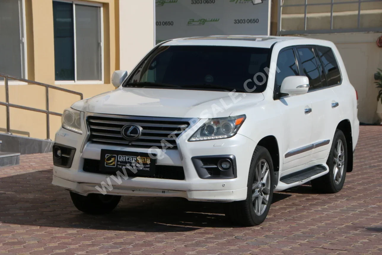 Lexus  LX  570  2013  Automatic  263,000 Km  8 Cylinder  Four Wheel Drive (4WD)  SUV  White