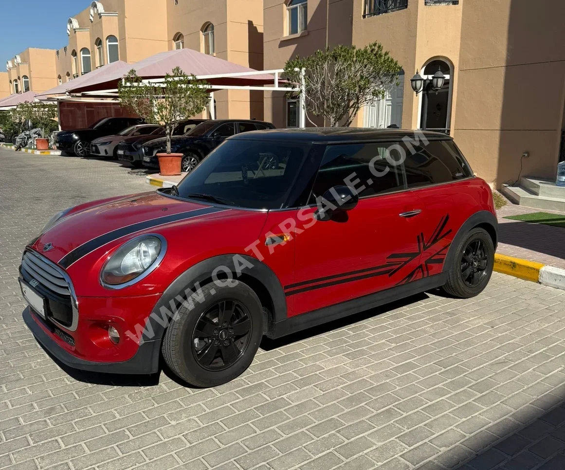 ميني  كوبر  2016  اوتوماتيك  145,000 كم  4 سلندر  سحب امامي  هاتشباك  أحمر