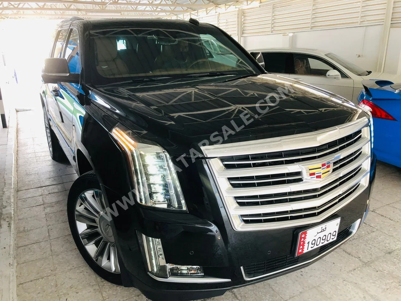 كاديلاك  اسكيليد  بلاتينيوم  2017  اوتوماتيك  165,000 كم  8 سلندر  دفع رباعي  اس يو في  أسود