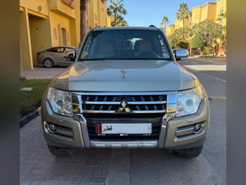 ميتسوبيشي  باجيرو  3.8 جولد اديشن  2015  اوتوماتيك  150,500 كم  6 سلندر  دفع خلفي  اس يو في  ذهبي