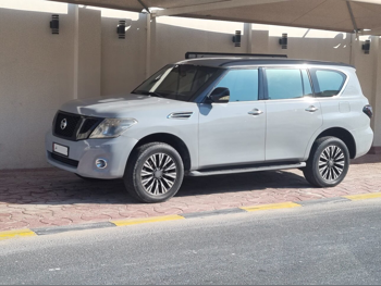 نيسان  باترول  ال اي  2012  اوتوماتيك  213,000 كم  8 سلندر  دفع رباعي  اس يو في  رمادي