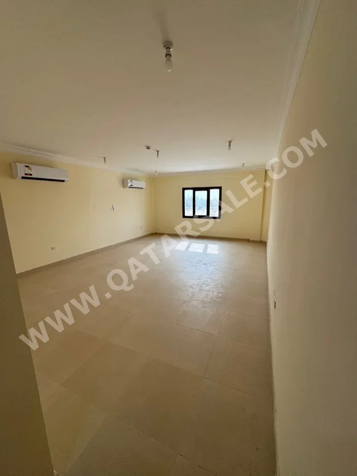 2 Bedrooms  Apartment  For Rent  in Umm Salal -  Umm Salal Ali  Not Furnished