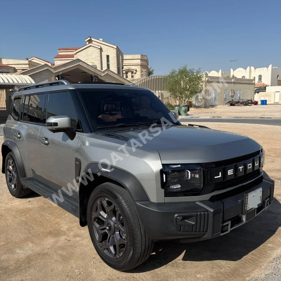 جيتور تي 2 لكجري 2025 اوتوماتيك 56,000 كم 6 سلندر دفع رباعي اس يو في رمادي كاربيثيان تحت الضمان