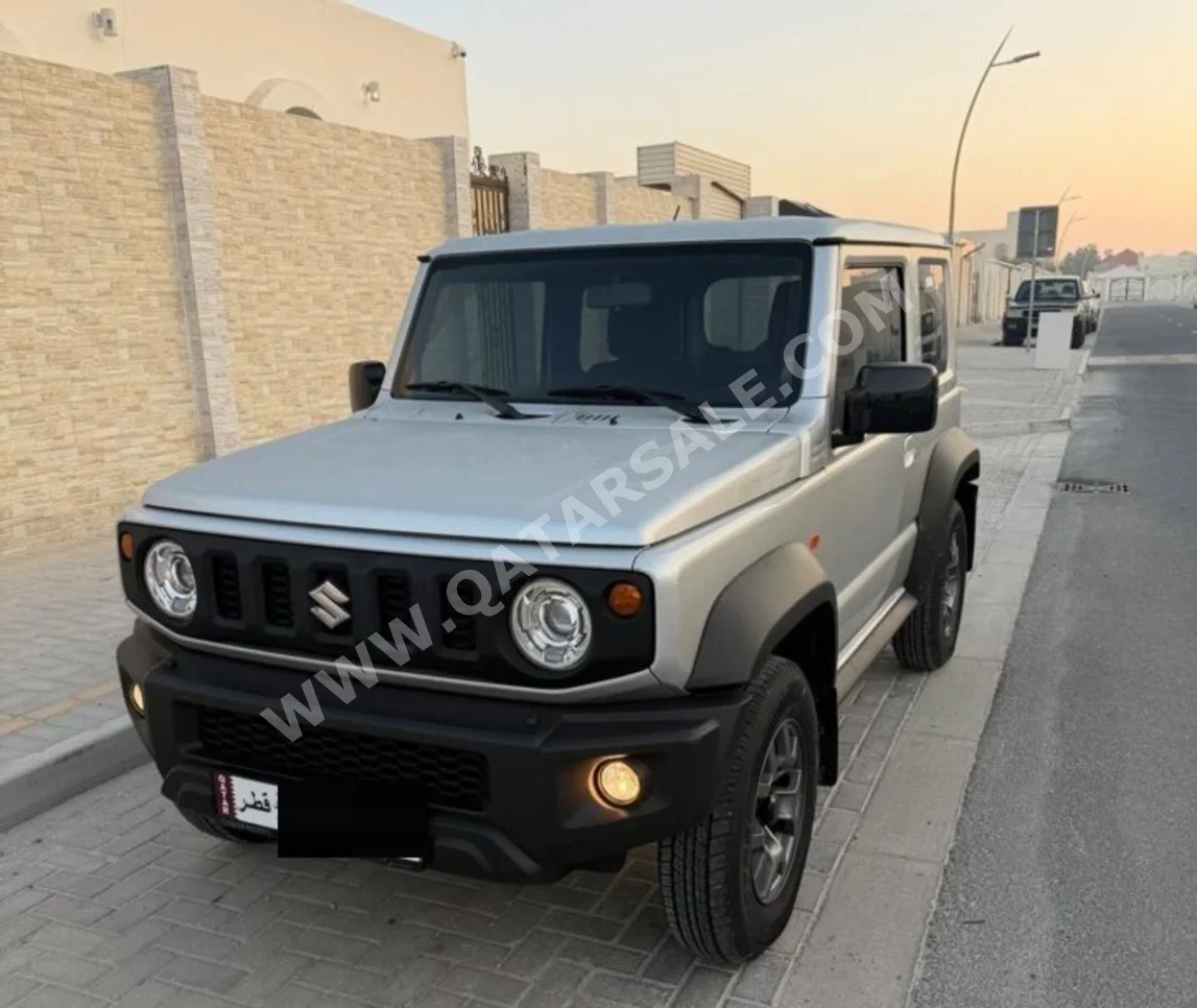 سوزوكي جمني جي ال اكس 2025 اوتوماتيك 4,150 كم 4 سلندر دفع رباعي اس يو في فضي تحت الضمان