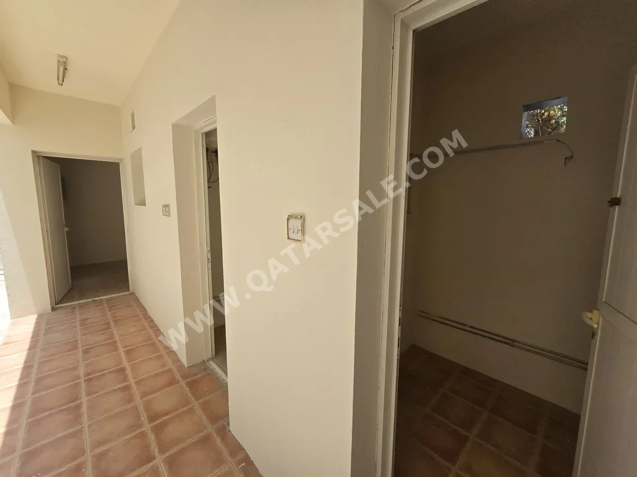 سكن عائلي  - غير مفروشة  - الدوحة  - نعيجة  - 5 غرف نوم