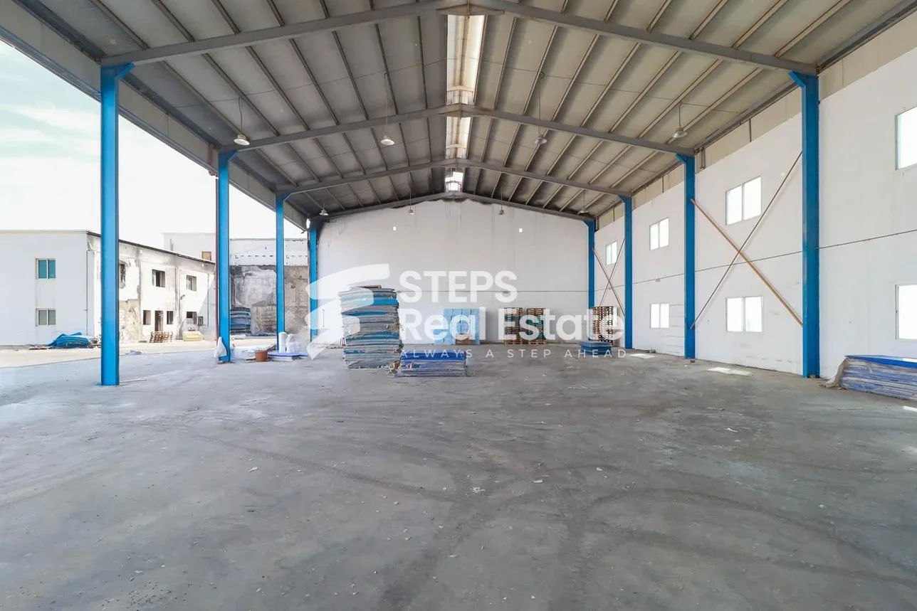 مخازن و مستودعات - الوكرة - بركة العوامر -المساحة: 5000 متر مربع