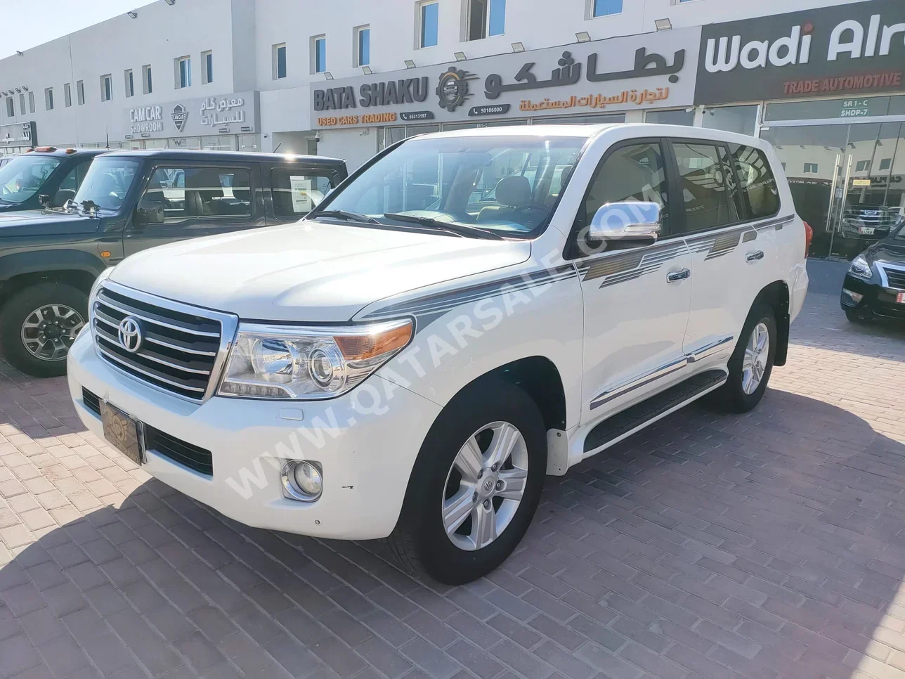 تويوتا  لاند كروزر  جي اكس ار  2014  اوتوماتيك  345,000 كم  8 سلندر  دفع رباعي  اس يو في  أبيض