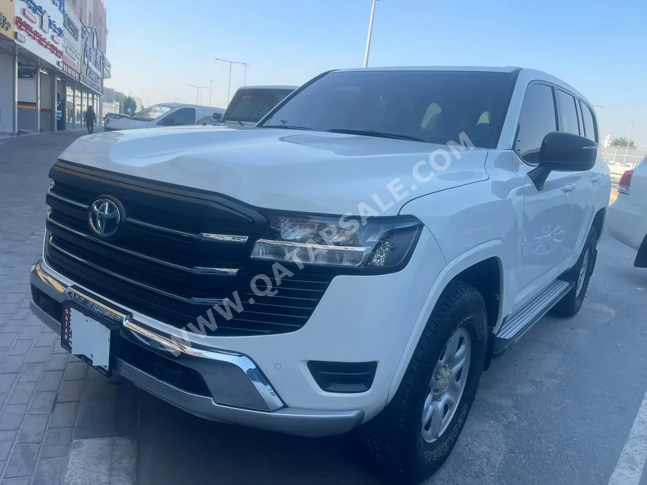 تويوتا  لاند كروزر  جي اكس  2023  اوتوماتيك  70,000 كم  6 سلندر  دفع رباعي  اس يو في  أبيض  تحت الضمان