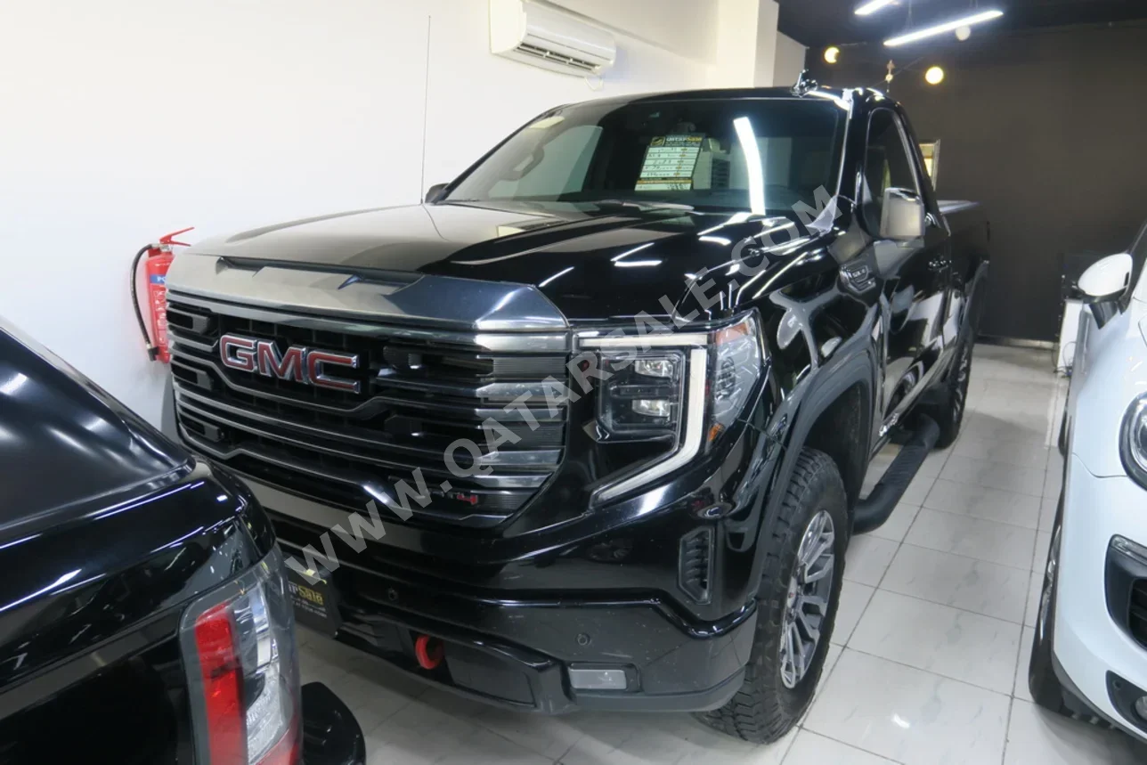 جي ام سي  سييرا  اي تي 4  2023  اوتوماتيك  79,000 كم  8 سلندر  دفع رباعي  بيكب  أسود  تحت الضمان