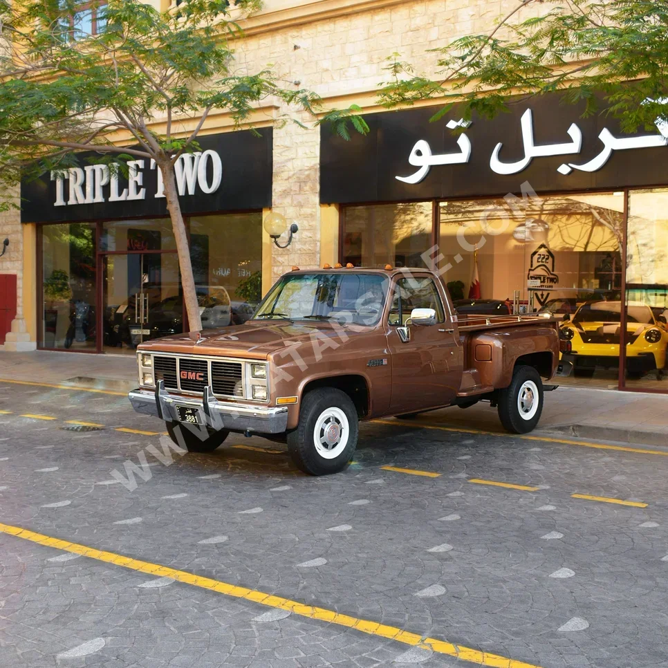 جي ام سي  سييرا  1987  اوتوماتيك  250,000 كم  8 سلندر  دفع رباعي  كلاسك  بني