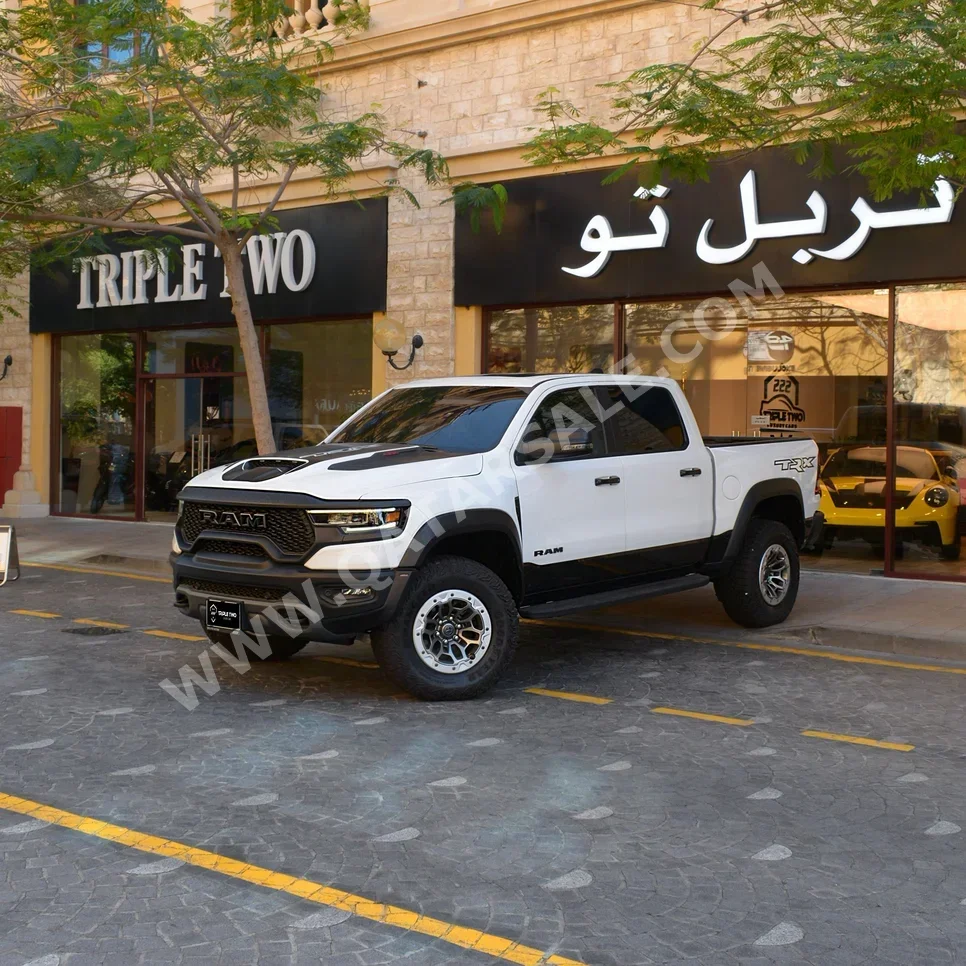 دودج رام تي أر إكس 2024 اوتوماتيك 2,740 كم 8 سلندر دفع رباعي بيكب أبيض تحت الضمان
