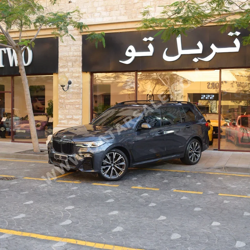 بي ام دبليو الفئة - اكس اكس7 50 اي 2022 اوتوماتيك 59,400 كم 8 سلندر دفع رباعي اس يو في رمادي