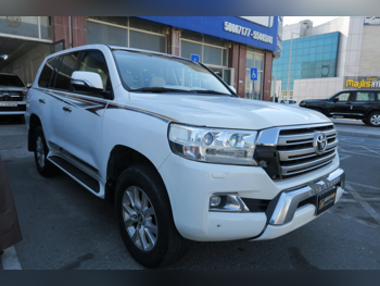 Toyota  Land Cruiser  GXR  2016  Automatic  330,000 Km  8 Cylinder  Four Wheel Drive (4WD)  SUV  White