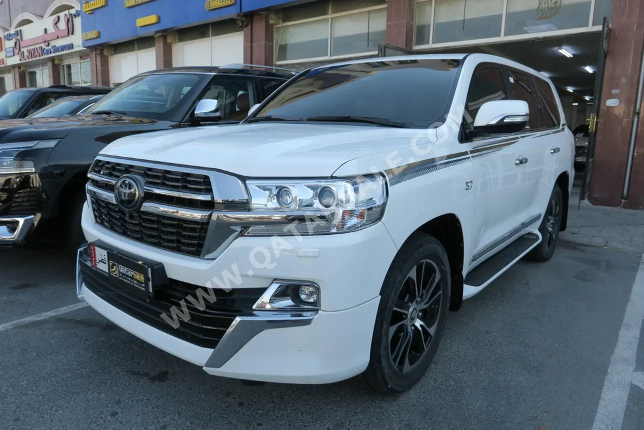 تويوتا  لاند كروزر  في اكس ار  2021  اوتوماتيك  83,000 كم  8 سلندر  دفع رباعي  اس يو في  أبيض