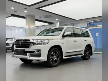 تويوتا  لاند كروزر  في اكس ار  2021  اوتوماتيك  83,000 كم  8 سلندر  دفع رباعي  اس يو في  أبيض