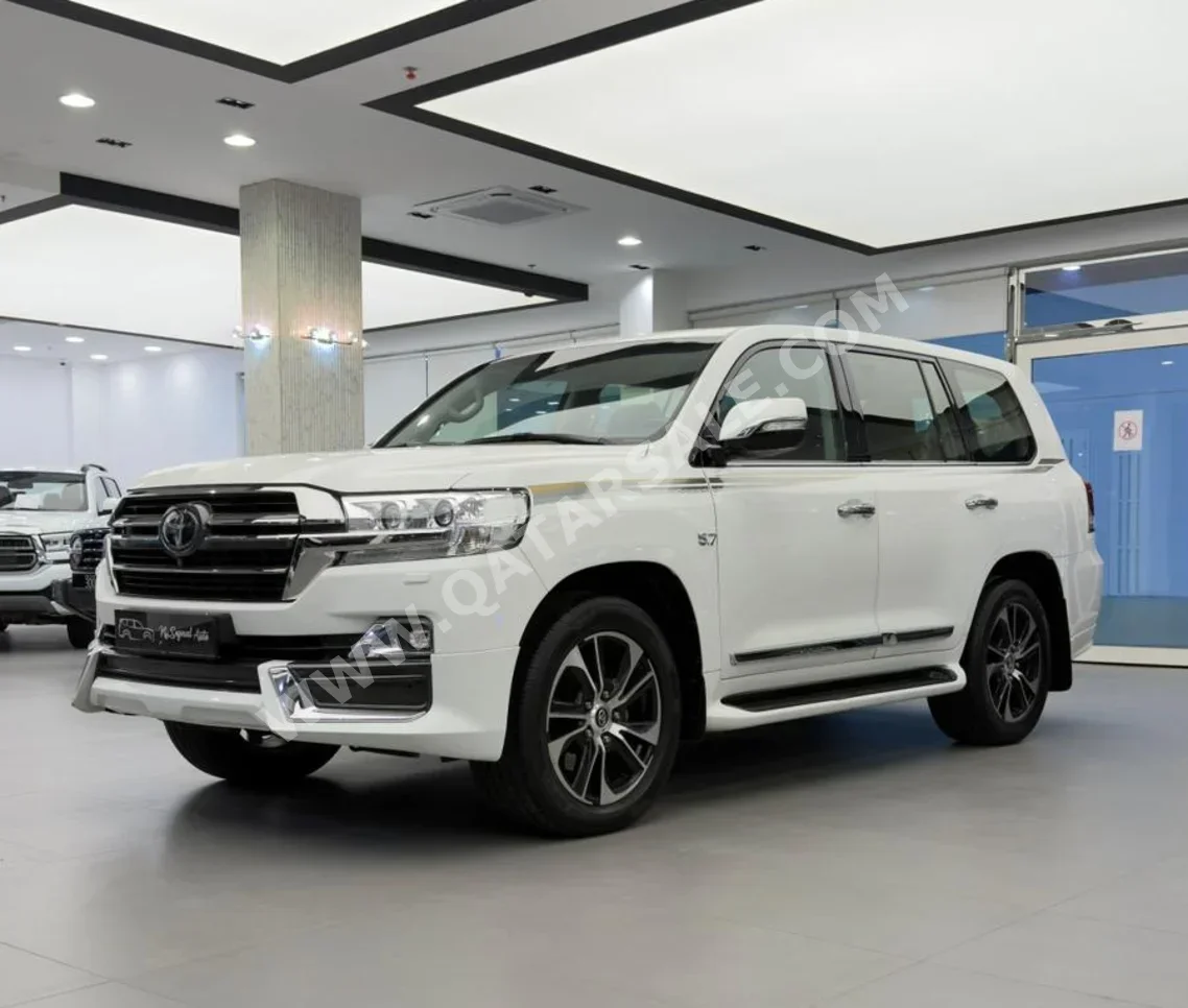 تويوتا  لاند كروزر  في اكس ار  2021  اوتوماتيك  83,000 كم  8 سلندر  دفع رباعي  اس يو في  أبيض