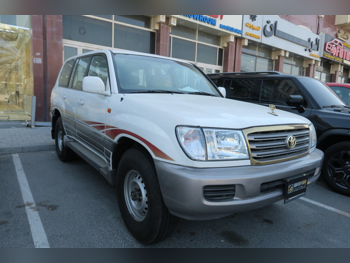 تويوتا  لاند كروزر  جي اكس  2004  عادي  500,000 كم  6 سلندر  دفع رباعي  اس يو في  أبيض