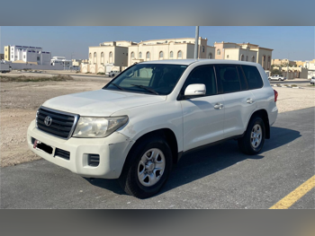 تويوتا  لاند كروزر  جي  2013  اوتوماتيك  580,000 كم  6 سلندر  دفع رباعي  اس يو في  أبيض