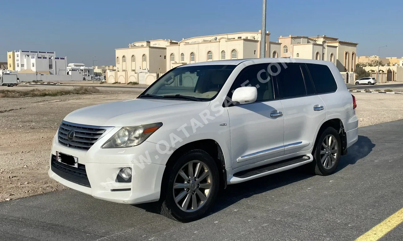 لكزس ال اكس 570 2010 اوتوماتيك 324,000 كم 8 سلندر دفع رباعي اس يو في أبيض
