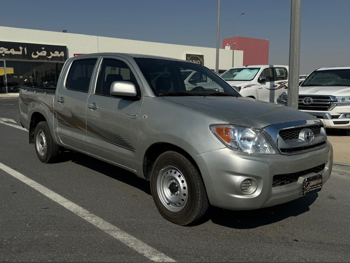 Toyota  Hilux  2011  Manual  420,000 Km  4 Cylinder  Four Wheel Drive (4WD)  Pick Up  Silver