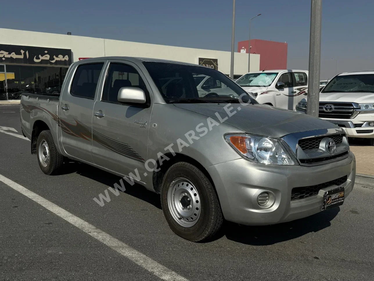 تويوتا هاي لوكس 2011 عادي 420,000 كم 4 سلندر دفع رباعي بيكب فضي