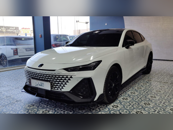 تشانجان  يوني- في  2026  اوتوماتيك  3,000 كم  0 سلندر  دفع خلفي  سيدان  أبيض  تحت الضمان