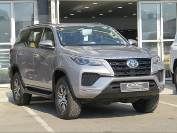 تويوتا  فورشنر  2025  اوتوماتيك  0 كم  4 سلندر  دفع رباعي  اس يو في  رمادي