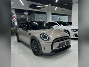 ميني  كوبر  2022  اوتوماتيك  55,000 كم  4 سلندر  سحب امامي  هاتشباك  رمادي